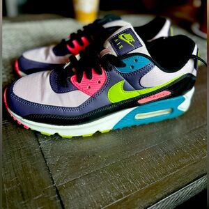 Wmns Air Max 90 'Dark Raisin Cyber'